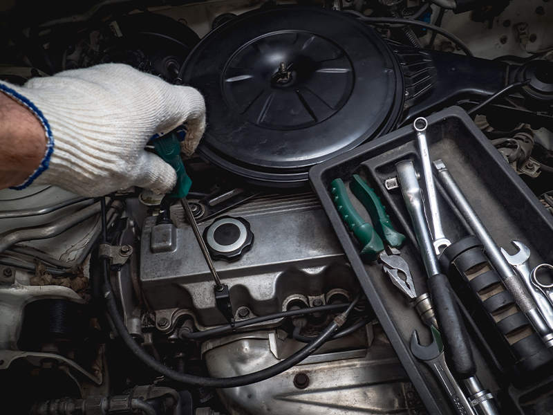 Wie vermeiden Sie versehentliche Verletzungen während der Verwendung des Schraubenschlüssels?